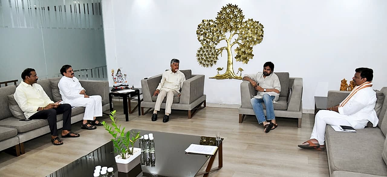 రెండేళ్ల విజయాలపై ప్రజల్లోకి..  ప్రత్యేక కార్యక్రమాల రూపకల్పనకు ఎన్డీఏ నేతల భేటీ