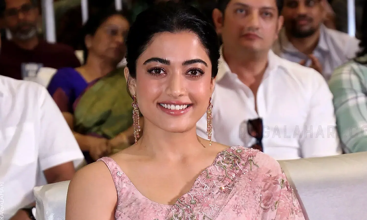 నయనతార రికార్డు బద్దలు కొట్టిన రష్మిక… సౌత్లోనే అత్యధిక పారితోషికం తీసుకుంటున్న నేషనల్ క్రష్