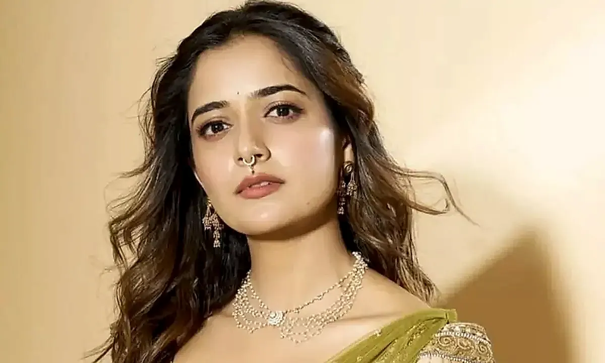 హీరోయిన్లను కాదు.. సిస్టమ్ను ప్రశ్నించండి: ‘పెద్ది’ వివాదంపై ఆషికా రంగనాథ్ స్పందన