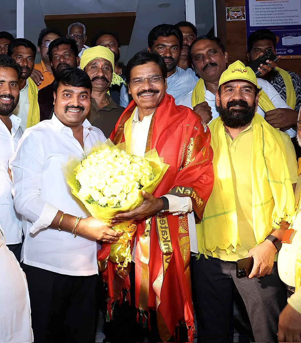 భాష్యం రామకృష్ణను కలిసి శుభాకాంక్షలు తెలిపిన ఎమ్మెల్యే
