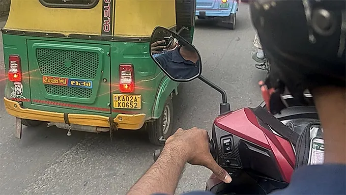 ఆరంకెల జీతం.. అయినా వీకెండ్స్లో బైక్ ట్యాక్సీ – బెంగళూరు ఐటీ ఉద్యోగి కథ వైరల్