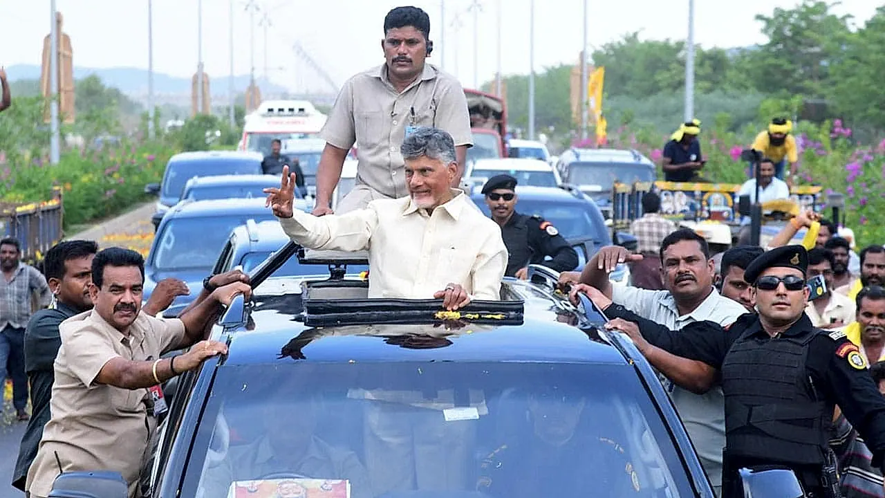 పశ్చిమగోదావరి జిల్లాలో సీఎం చంద్రబాబు పర్యటన