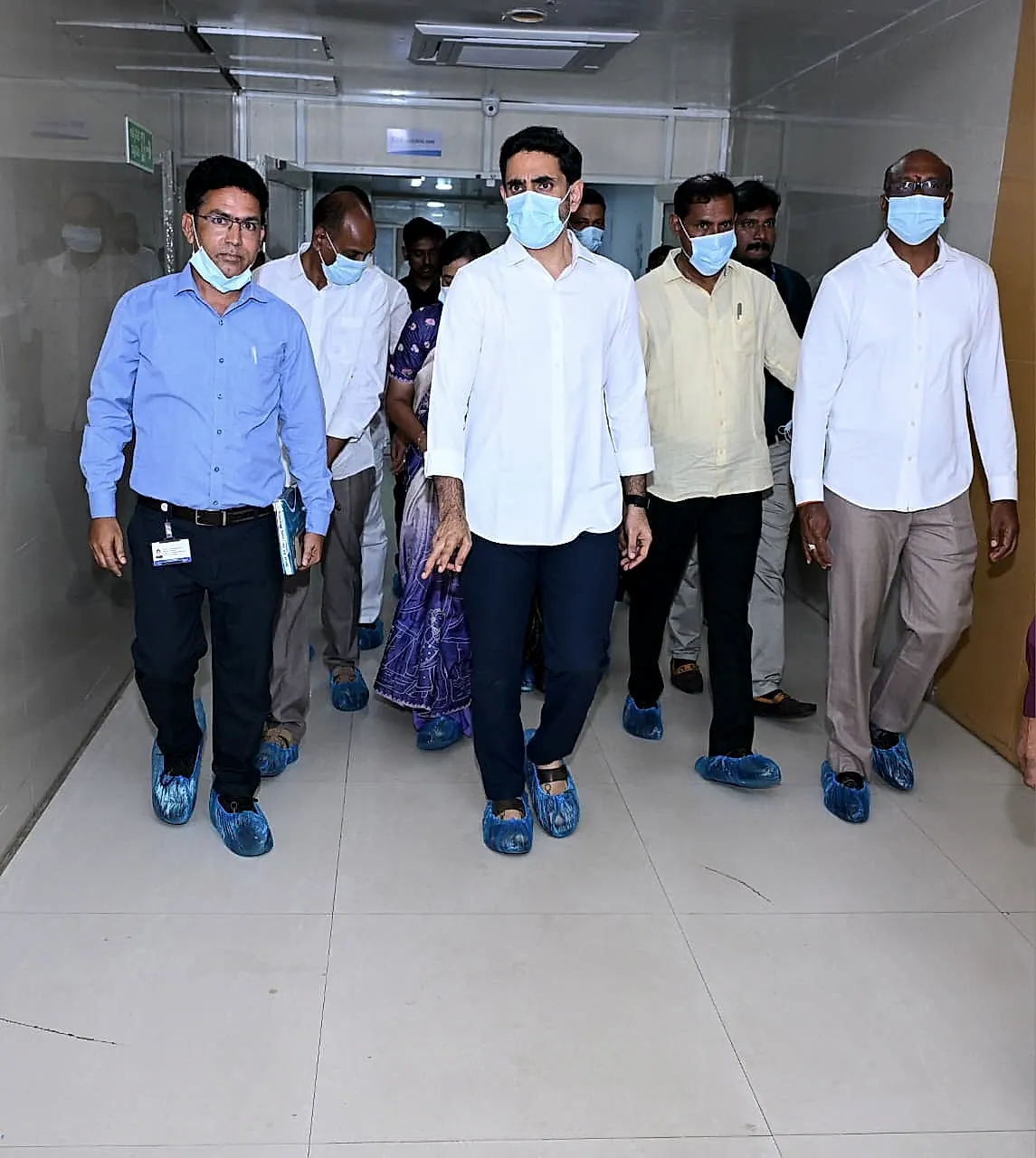 విశాఖ స్టీల్ ప్లాంట్ ప్రమాదంలో గాయపడిన కార్మికులను పరామర్శించిన మంత్రి నారా లోకేష్