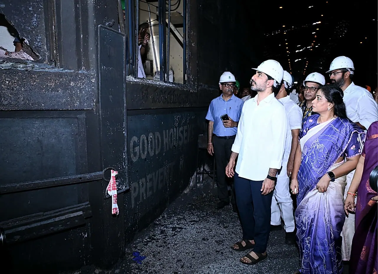 స్టీల్ ప్లాంట్ ప్రమాద స్థలాన్ని పరిశీలించిన మంత్రి లోకేష్