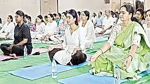 విద్యార్థుల నుంచి వృద్ధుల దాకా యోగా అలవాటు చేసుకోండి: కలెక్టర్ పిలుపు