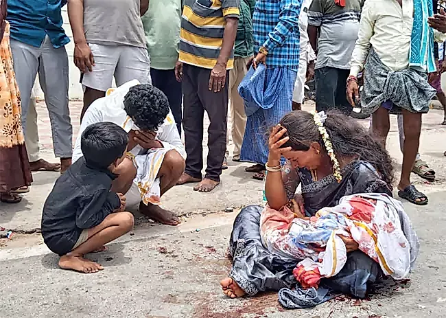 దైవ దర్శనానికి వచ్చిన బాలుడు ఆర్టీసీ బస్సు ఢీకొని మృతి