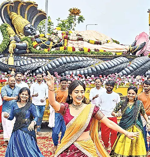 కడప రాజీవ్‌ పార్కులో ‘నాగబంధం’ సినిమా బృందం సందడి