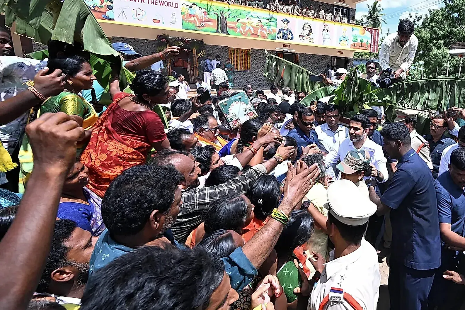 రూ.1.4 కోట్లతో నిర్మించిన జెడ్పీ హైస్కూలు భవనాల ప్రారంభం