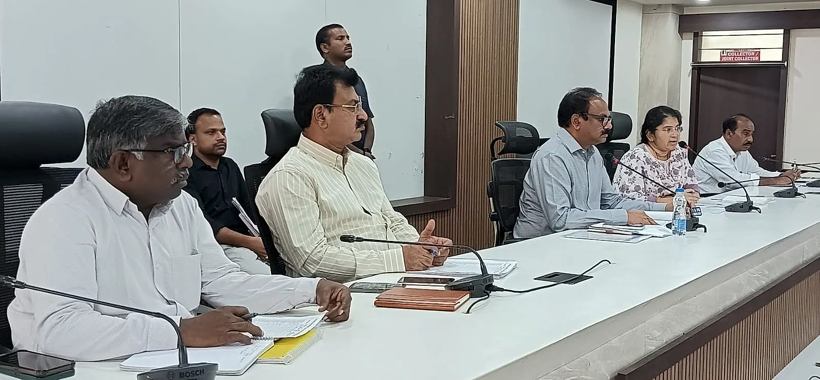 మోడల్ పాఠశాలల అభివృద్ధి ప్రణాళికాబద్ధంగా చేపట్టాలి: జిల్లా కలెక్టర్
