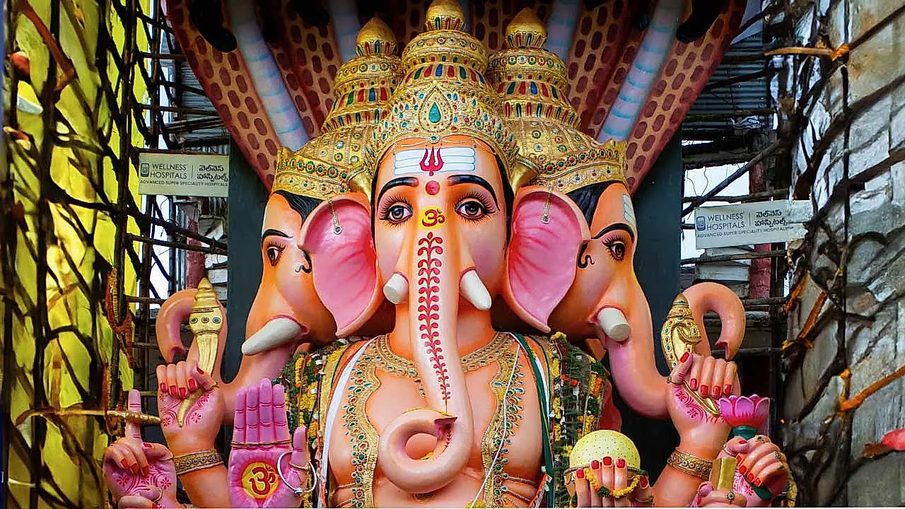 ఖైరతాబాద్ మహా గణపతి ఉత్సవ ఏర్పాట్లు ప్రారంభం