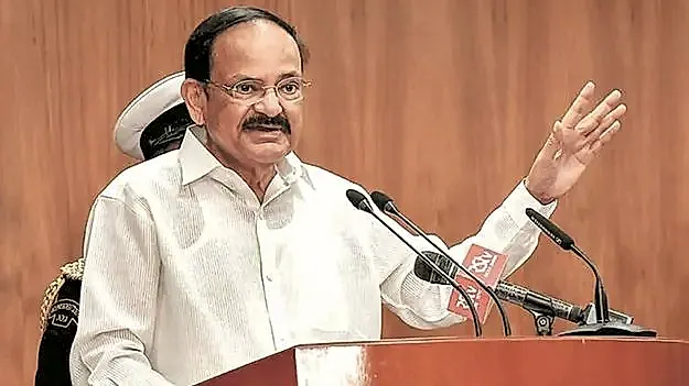 రాష్ట్ర విభజన, ప్రత్యేక హోదాపై స్పష్టత అవసరం: వెంకయ్య నాయుడు