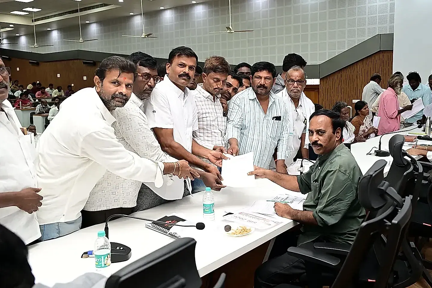 అర్జీల పరిష్కారంలో బాధ్యతాయుతంగా వ్యవహరించాలి : డిఆర్వో మల్లికార్జునుడు