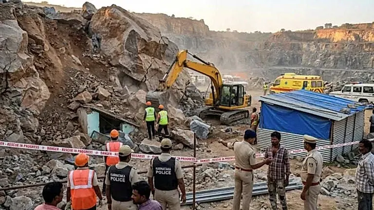 క్వారీలో బండరాయి దొర్లిపడి ఏడుగురి మృతి