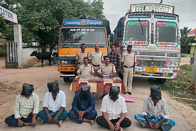 చిత్తూరు జిల్లా రొంపిచెర్ల క్రాస్ వద్ద 32 టన్నుల రేషన్ బియ్యం స్వాధీనం