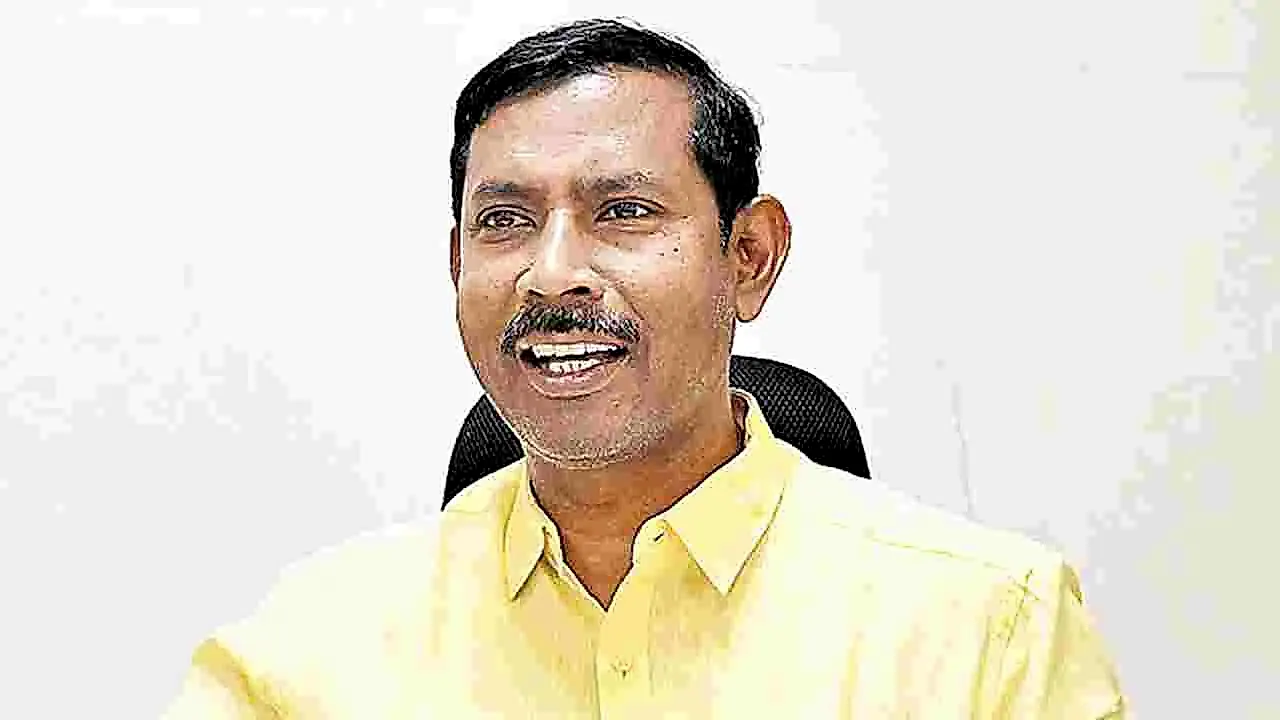 గాజువాకలో ఉద్రిక్తత: పల్లా శ్రీనివాస్ కార్యాలయాన్ని ముట్టడించిన స్టీల్ప్లాంట్ నిర్వాసితులు