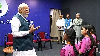 సెమీకండక్టర్ రంగంలో ప్రపంచ స్థాయి హబ్గా ఇండియా