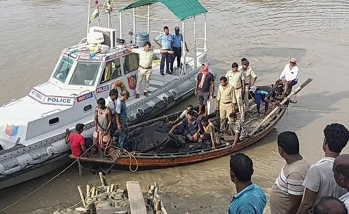 అనకాపల్లి జిల్లాలో మరో బోటు ప్రమాదం.. మత్స్యకారుడు మృతి