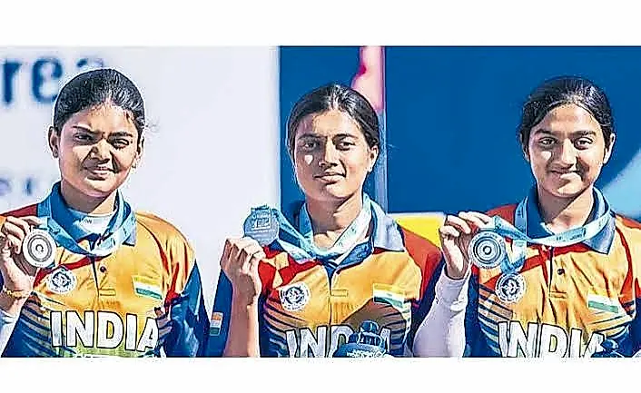ఆర్చరీ ప్రపంచకప్లో భారత మహిళల కాంపౌండ్ బృందానికి రజత పతకం