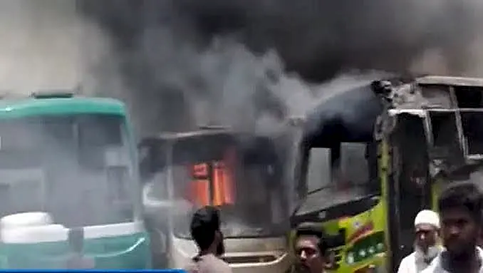 విజయవాడ ఆటోనగర్లో భారీ అగ్ని ప్రమాదం..