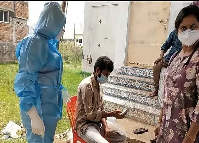 కరోనా లక్షణాలతో చికిత్స పొందుతూ బాలిక మృతి