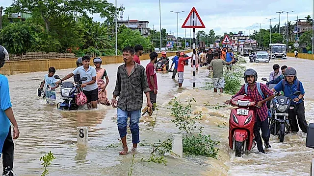 అస్సాంలో భారీ వర్షాలు.. 10 మంది మృతి