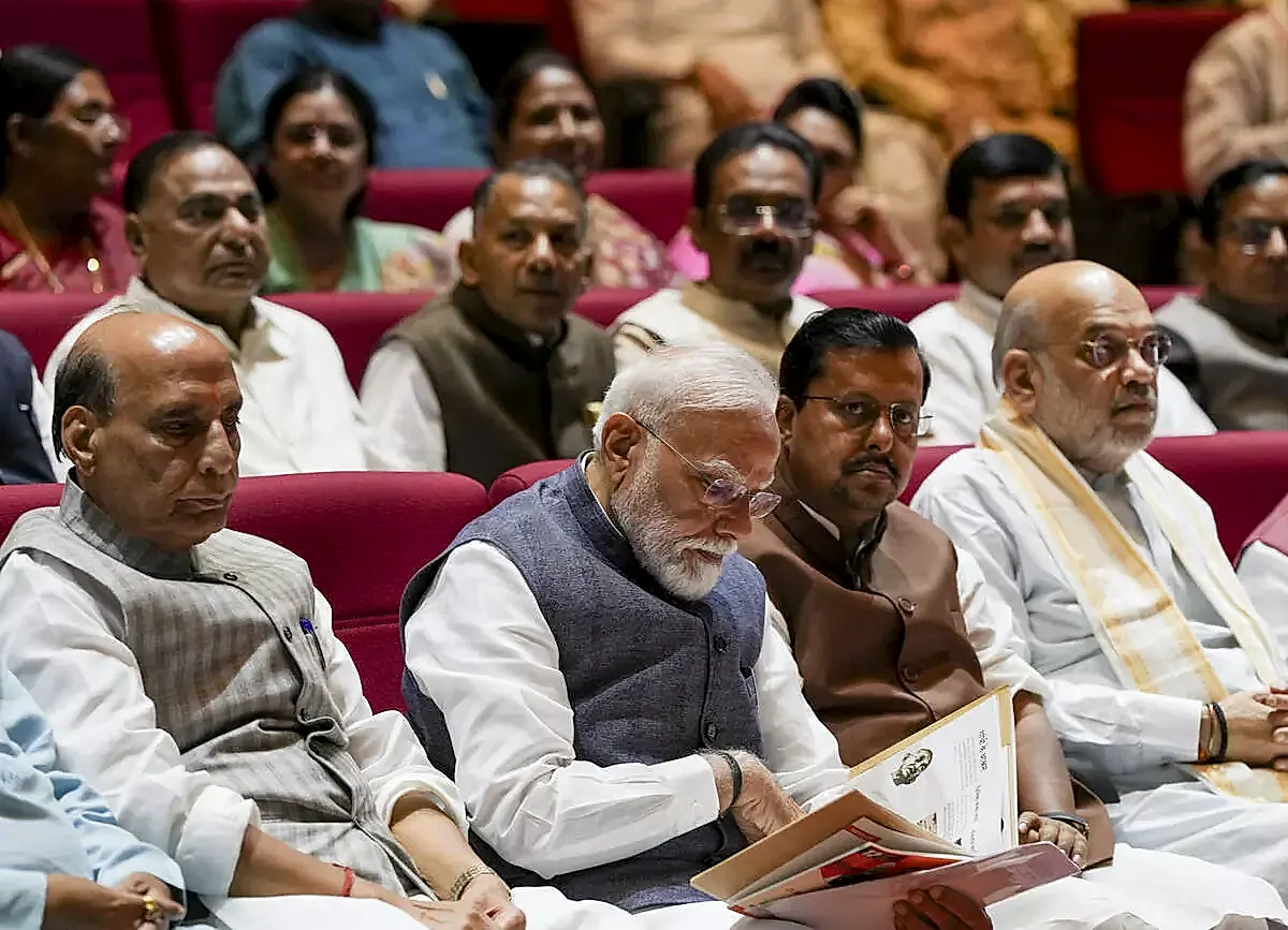 నీట్ ప్రశ్నపత్రం లీక్పై చర్చకు సిద్ధం : కేంద్రం వెల్లడి