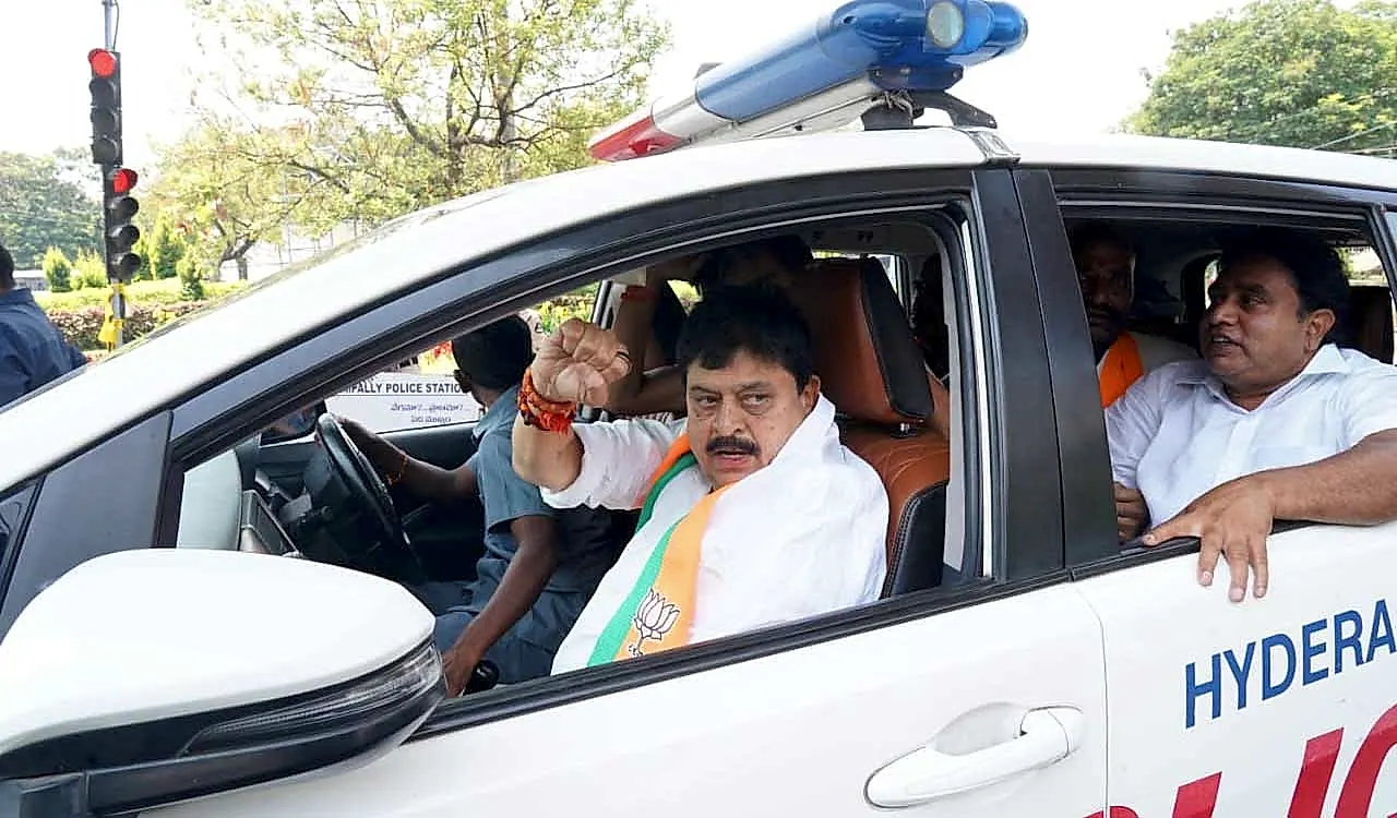 గాంధీ భవన్ ముట్టడిలో ఉద్రిక్తత: బీజేపీ రాష్ట్ర అధ్యక్షుడు రాంచందర్ రావు అరెస్ట్