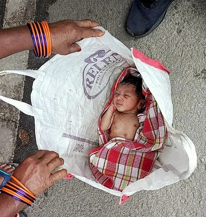 శంషాబాద్లో హృదయ విదారక ఘటన