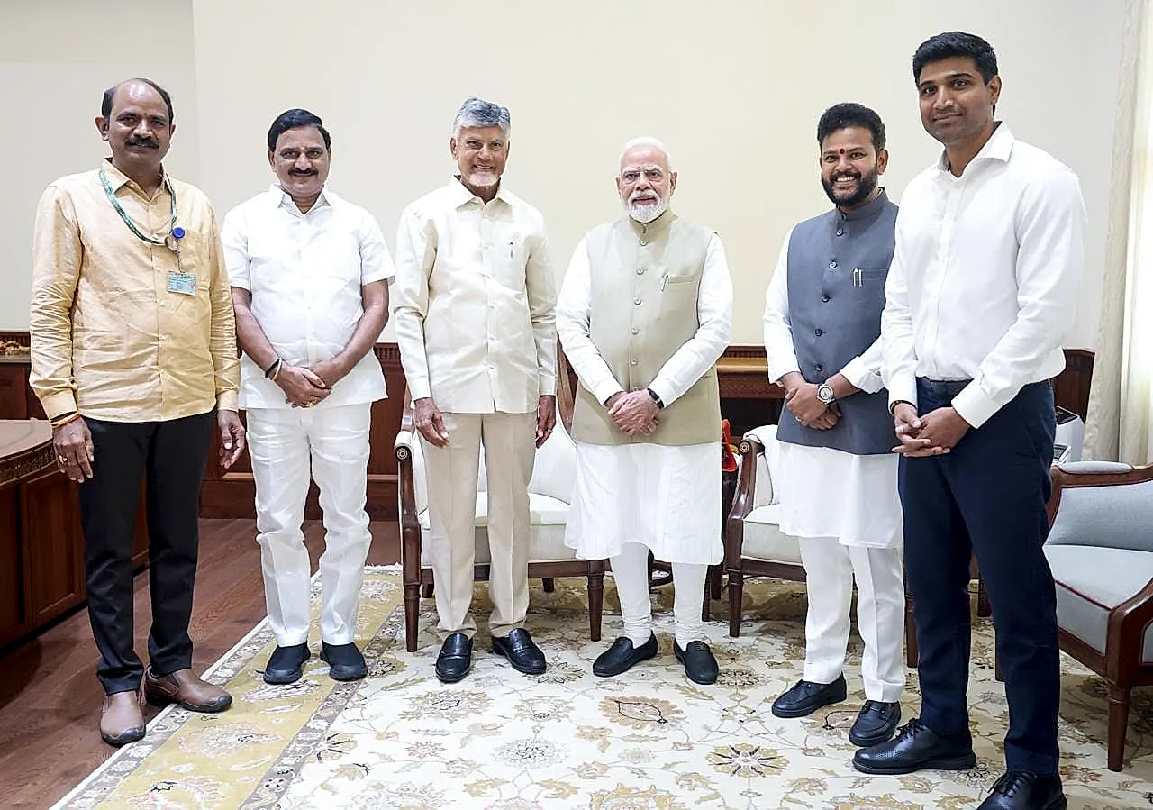 విమానాశ్రయం ప్రారంభోత్సవానికి ప్రధాని మోదీకి ఆహ్వానం