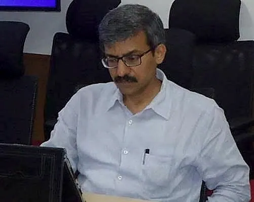 కేంద్ర విద్యాశాఖ కార్యదర్శి వినీత్ జోషి బదిలీ