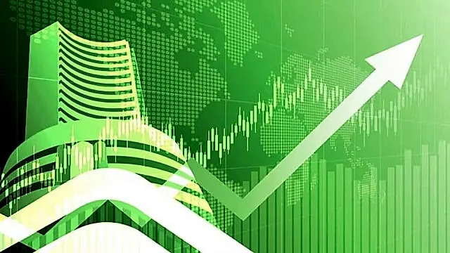 భారీ లాభాలతో ప్రారంభమైన సూచీలు