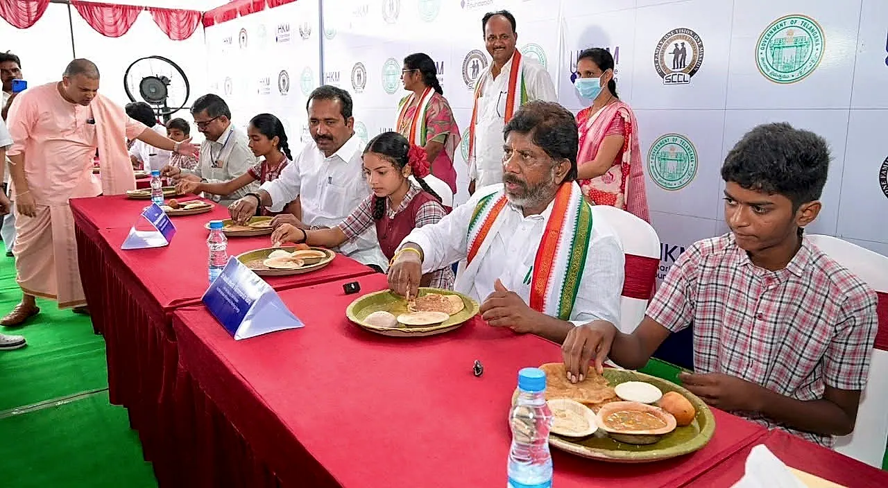 అల్పాహార పథకం అమలు చారిత్రాత్మక నిర్ణయం: డిప్యూటీ సీఎం భట్టి