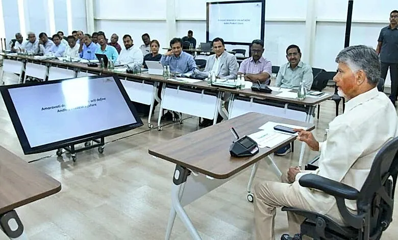 వేగంగా అమరావతి నిర్మాణ పనులు : పనుల పురోభివృద్ధి సమీక్షించిన సీఎం బాబు