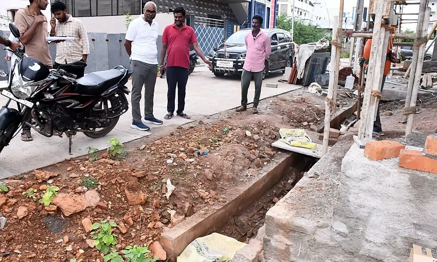 ప్రజా ఫిర్యాదుల పరిష్కారానికి క్షేత్రస్థాయిలోకే వెళ్లాలి: కమిషనర్ చల్లా ఓబులేసు