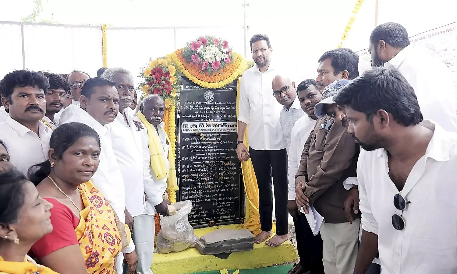 కర్నూలు కేసీ కెనాల్ వద్ద సుద్దవాగు రక్షణ గోడకు శంకుస్థాపన