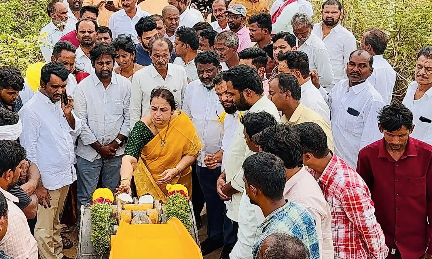 రాయచోటి సాకిబండ చెరువు అభివృద్ధి పనులకు శ్రీకారం చుట్టిన మండిపల్లి హరితమ్మ