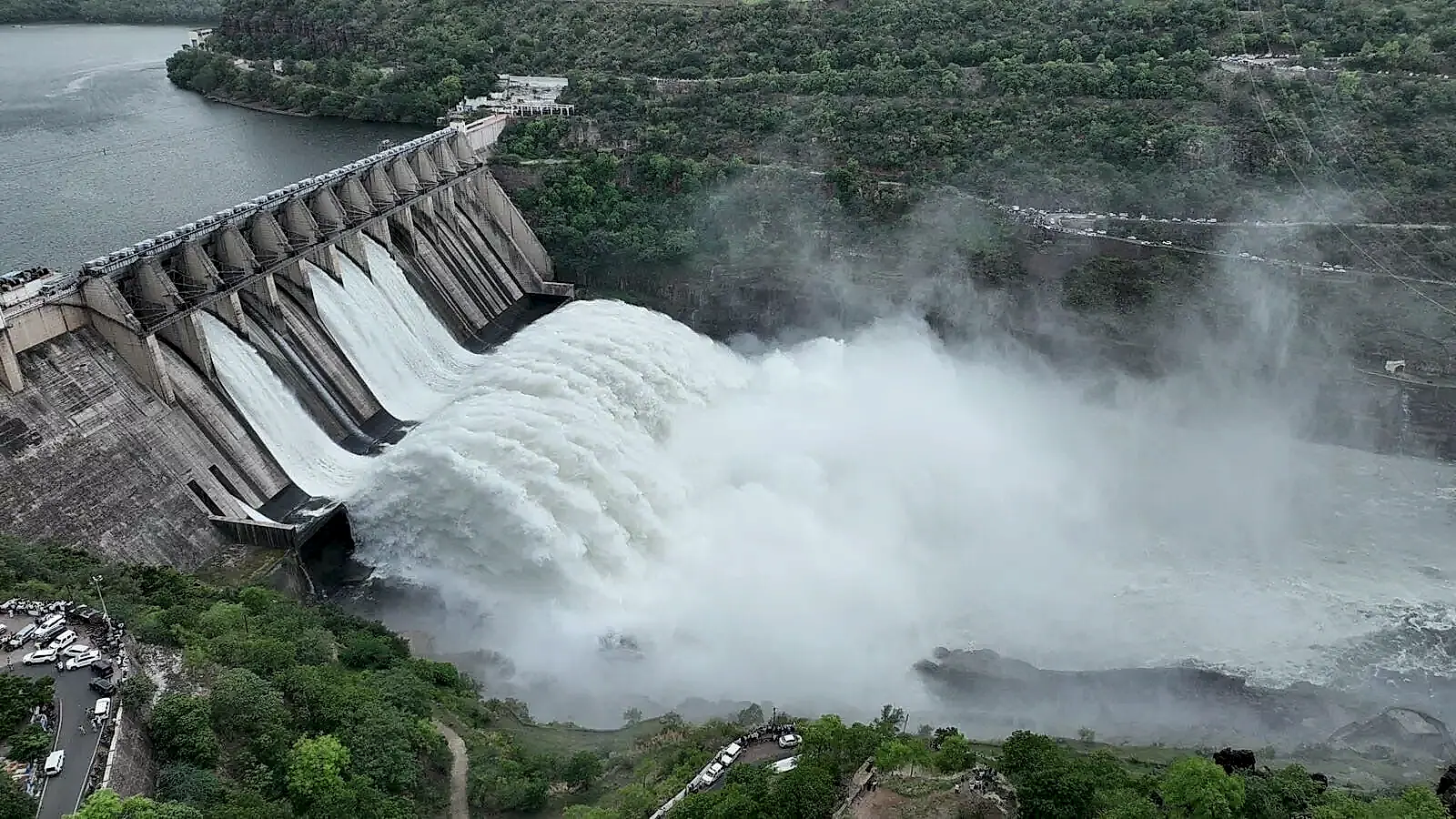 ప్రాజెక్టులకు పోటెత్తిన వరద నీరు.. నిండు కుండలా జలాశయాలు!