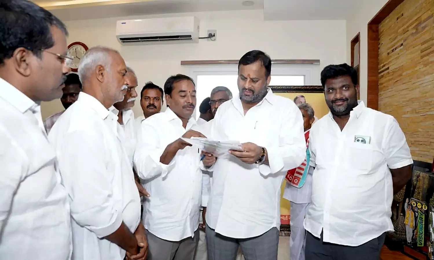 స్వగృహంలో మంత్రి మండిపల్లి రాంప్రసాద్ రెడ్డి ప్రజా దర్బార్
