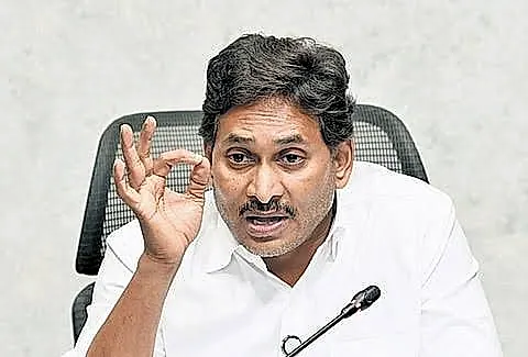 ప్రజల  దృష్టి మళ్లించేందుకే అక్రమ అరెస్టులు : వైఎస్ జగన్ కీలక వ్యాఖ్యలు