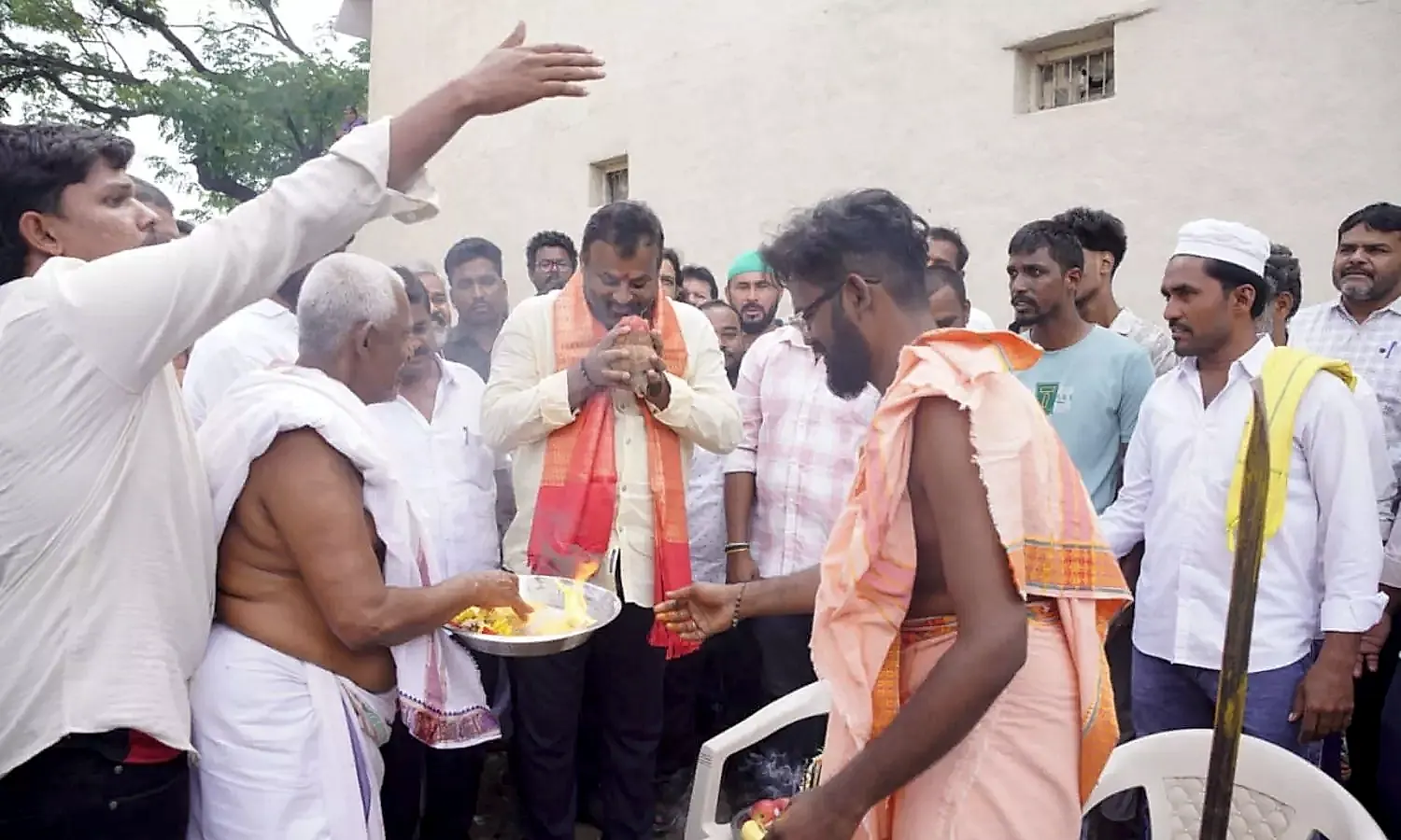చిన్నమండెంలో రూ.50 లక్షల వ్యయంతో పశువైద్య ఆసుపత్రి భవనానికి భూమిపూజ