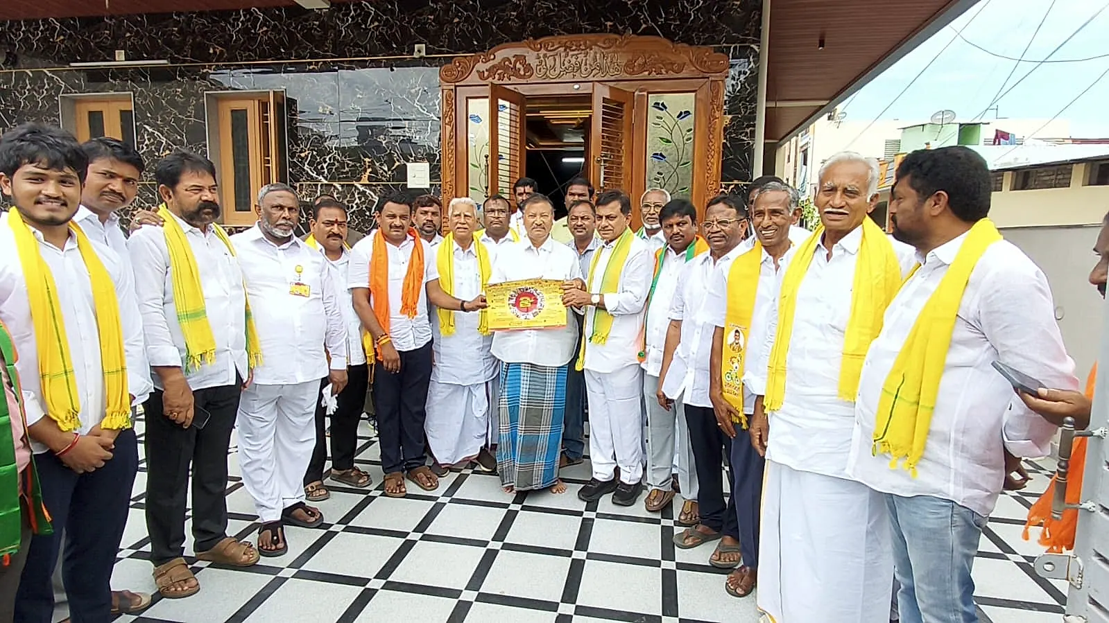 ప్రజల ముంగిటకు కూటమి ప్రభుత్వ సంక్షేమ విజయాలు : ప్రొద్దుటూరులో ఎమ్మెల్యే వరదరాజుల రెడ్డి ఇంటింటికీ ప్రచారం