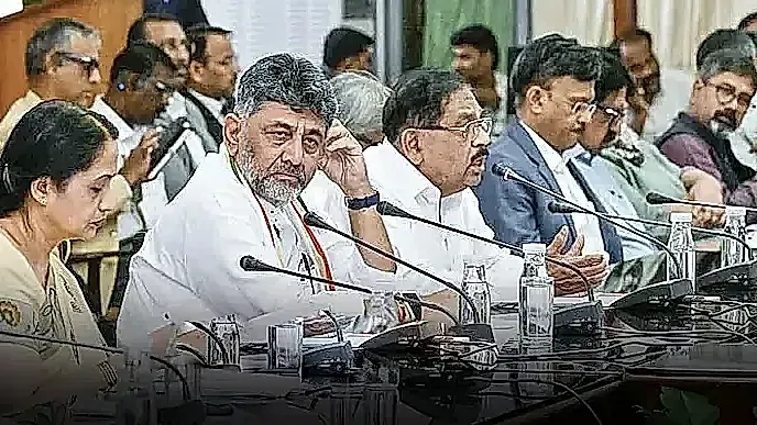 కర్ణాటక కాంగ్రెస్‌లో అసమ్మతి..   పదుల సంఖ్యలో ఎమ్మెల్యేల రాజీనామా?