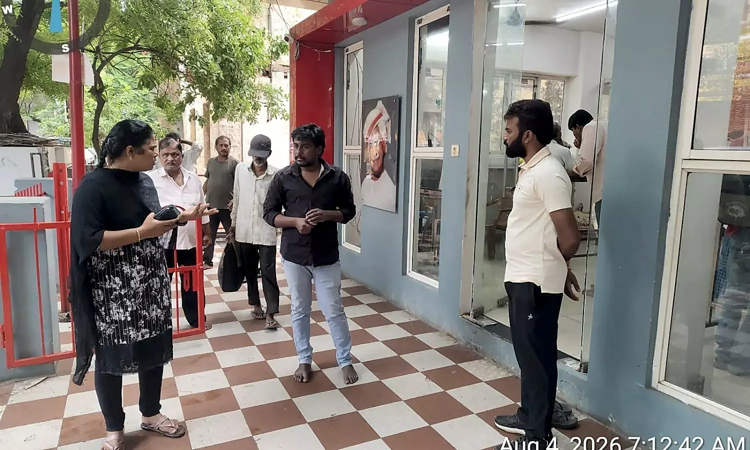 గుంతకల్లు అన్న క్యాంటీన్‌పై మున్సిపల్ కమిషనర్ లక్ష్మీ దేవి ఆకస్మిక తనిఖీ