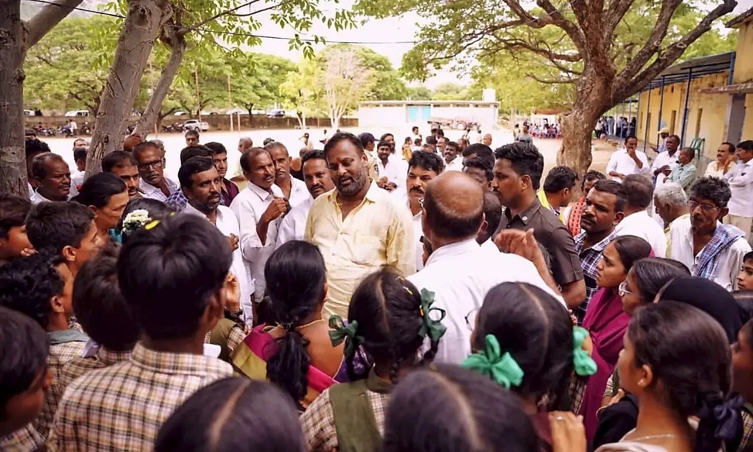 టి. చాకిబండ ప్రభుత్వ హైస్కూల్లో మంత్రి మండిపల్లి ఆకస్మిక తనిఖీ