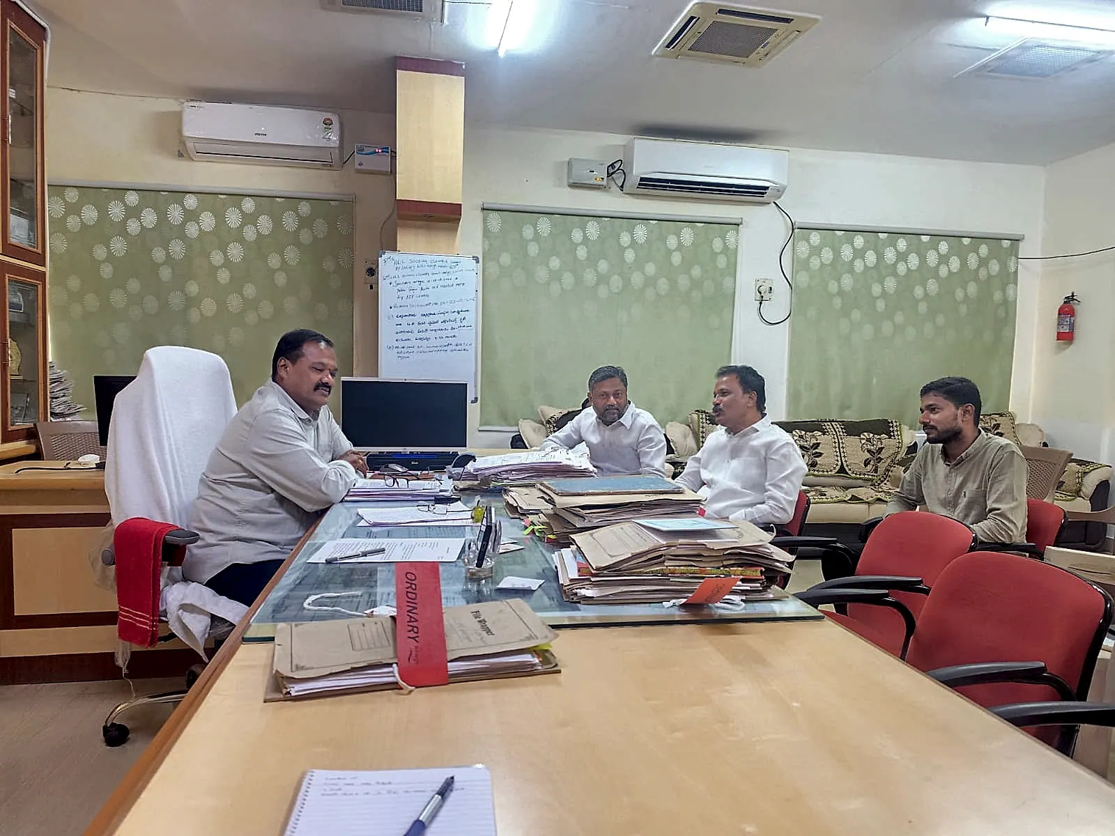 పారిశుధ్యంపై చర్యలకు మున్సిపల్ కమీషనర్‌కు మాజీ వైస్ చైర్మన్ అభినందనలు