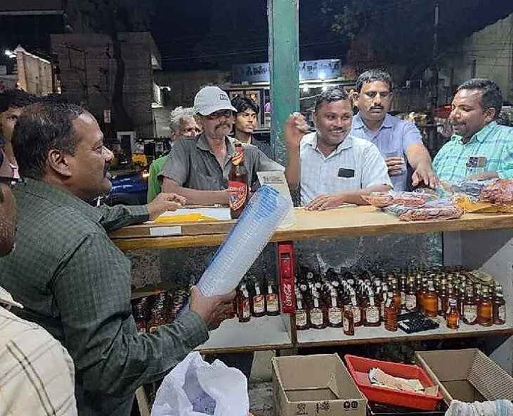 మద్యం దుకాణాల్లో ప్లాస్టిక్ వినియోగం నిర్మూలనకు మున్సిపల్ కమిషనర్ చర్యలు