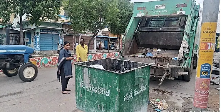 గుంతకల్లు పట్టణంలో పారిశుద్ధ్య పనులపై మున్సిపల్ కమిషనర్ ఆకస్మిక తనిఖీలు