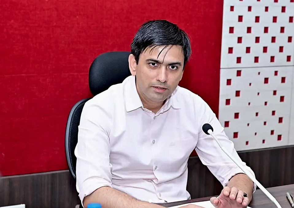 ప్రతి కుటుంబం నుంచి ఒక పారిశ్రామికవేత్త లక్ష్యం: జిల్లా కలెక్టర్ సుమిత్ కుమార్
