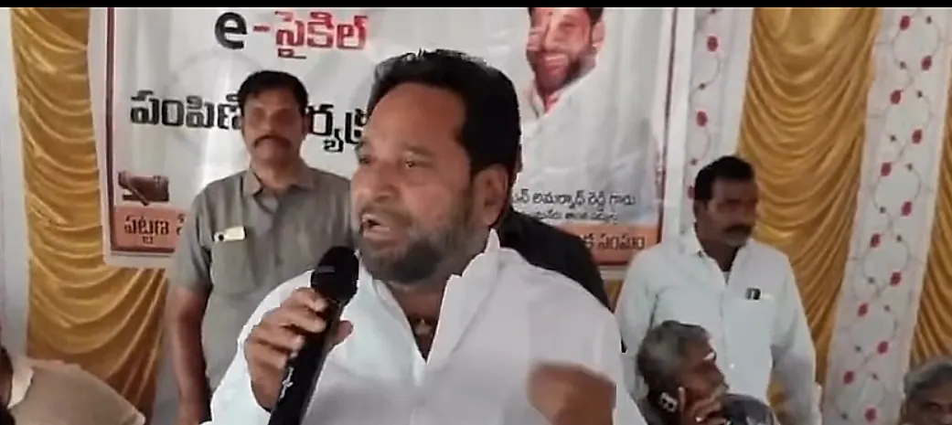 పలమనేరు లో ఈ-సైకిళ్ల పంపిణీ