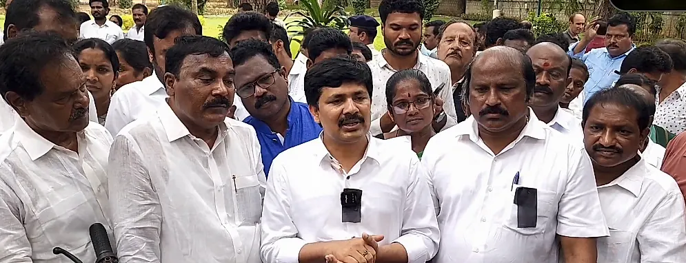 దళితులపై దాడులు, శాంతిభద్రతల వైఫల్యంపై జాతీయ ఎస్సీ కమిషన్ జోక్యం కోరిన వైఎస్సార్ కాంగ్రెస్ ప్రతినిధి బృందం